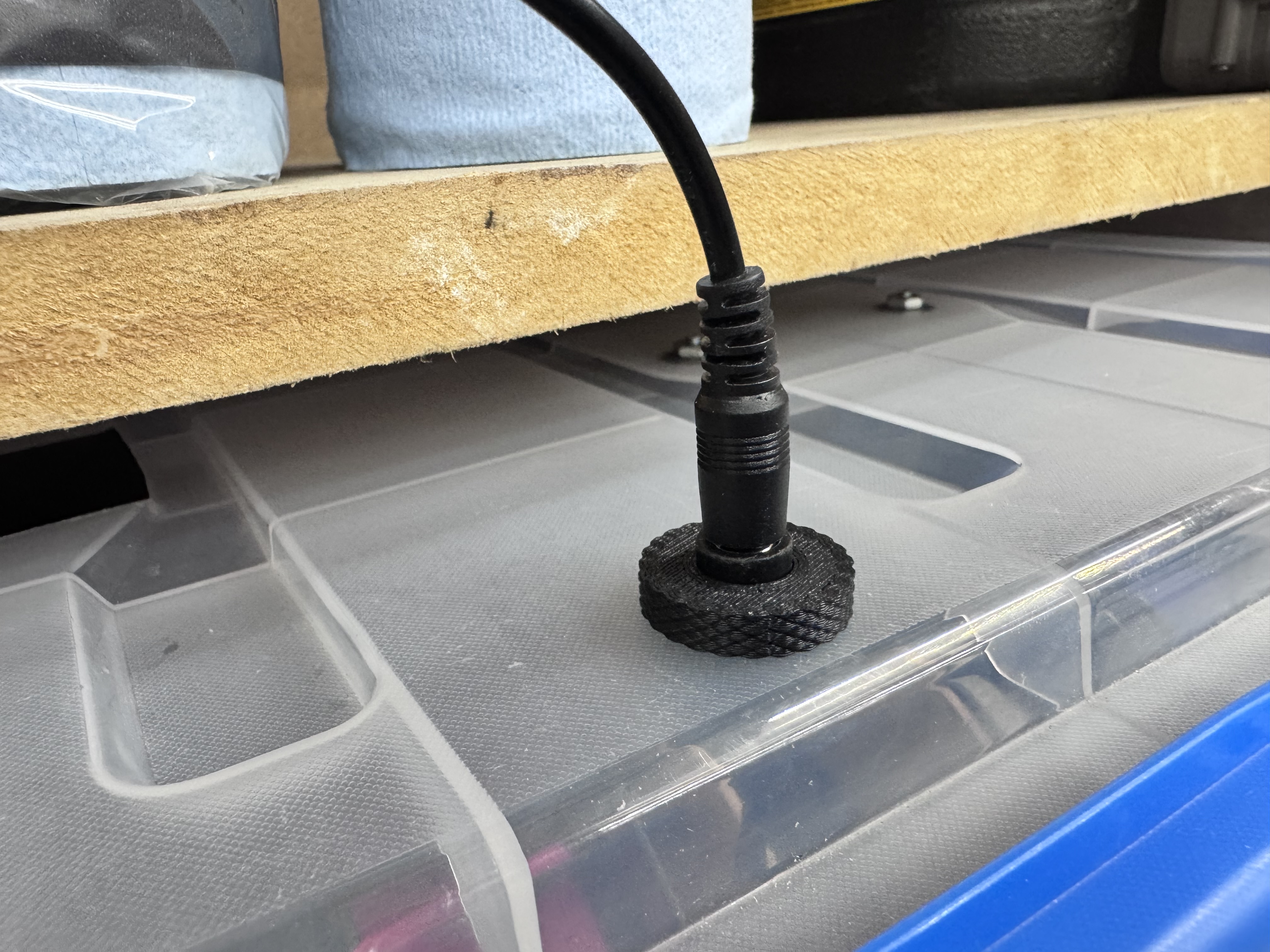 Drybox Fan Feedthrough