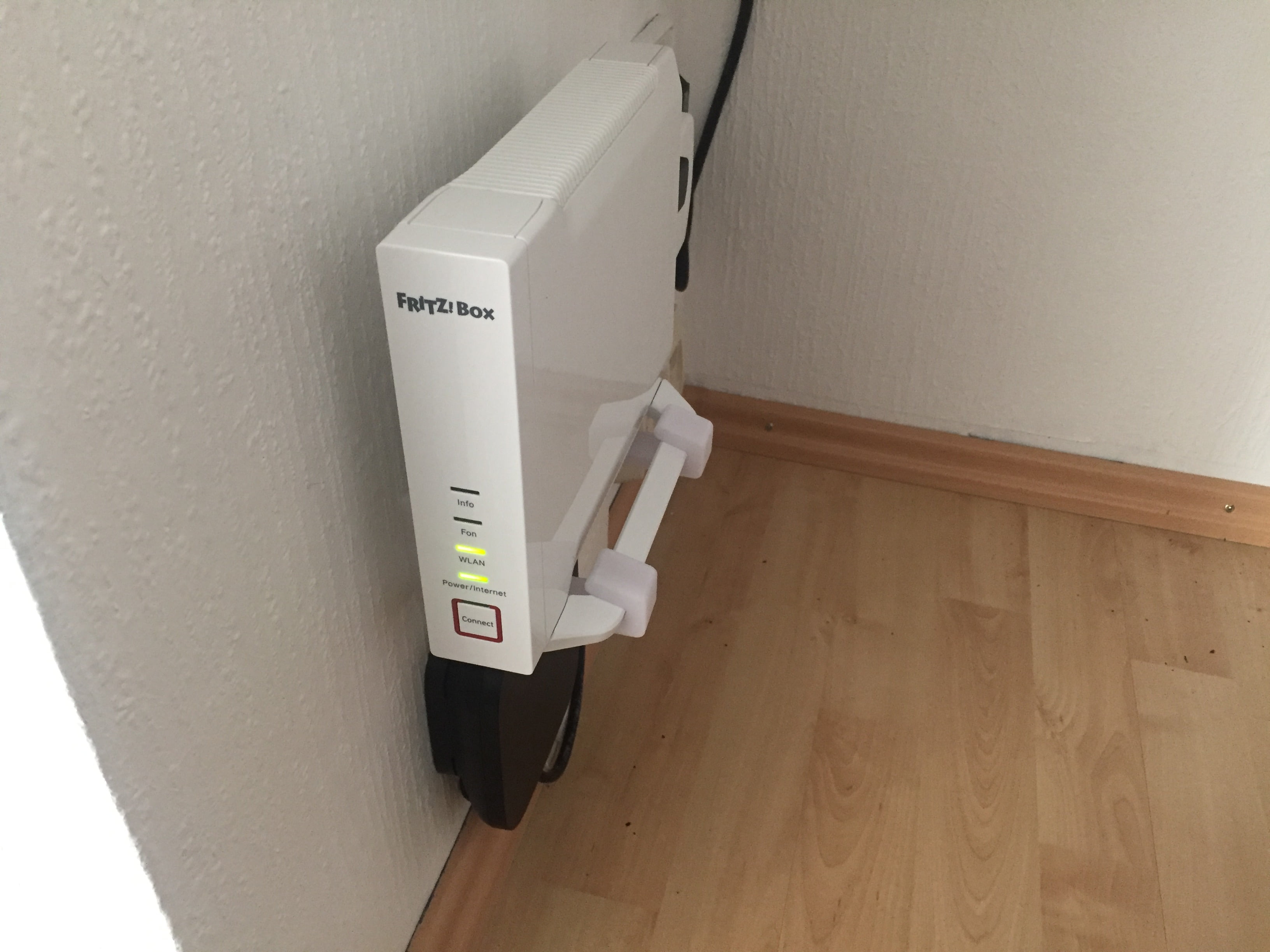 AVM Fritzbox 4060 wall mount