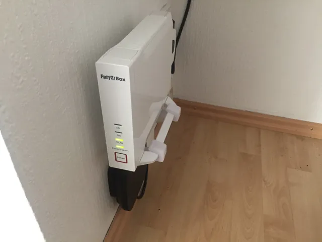 AVM Fritzbox 4060 wall mount