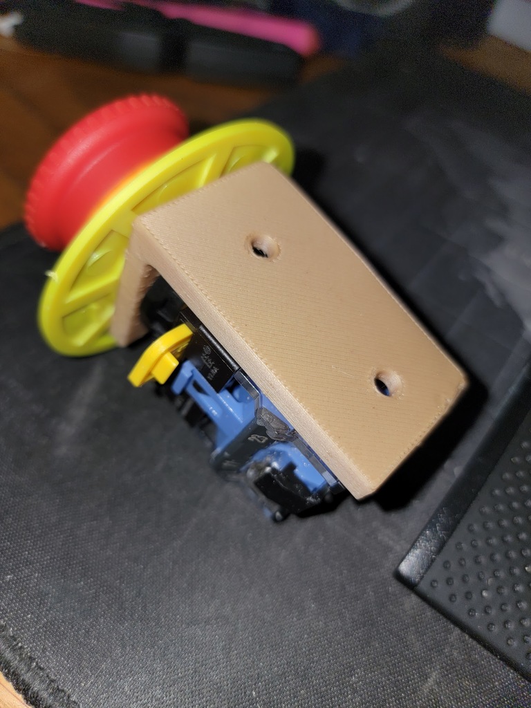 Miniatura 3 do modelo 3D Emergency Stop Button Mount