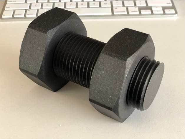Miniatura 2 do modelo 3D Oversized Bolt & Nut