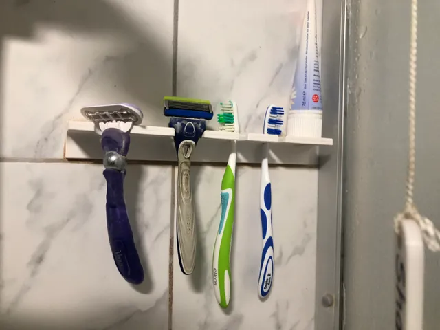 Zahnbürsten Rasierer Halter Dusche / Toothbrushes Shaver Holder Shower