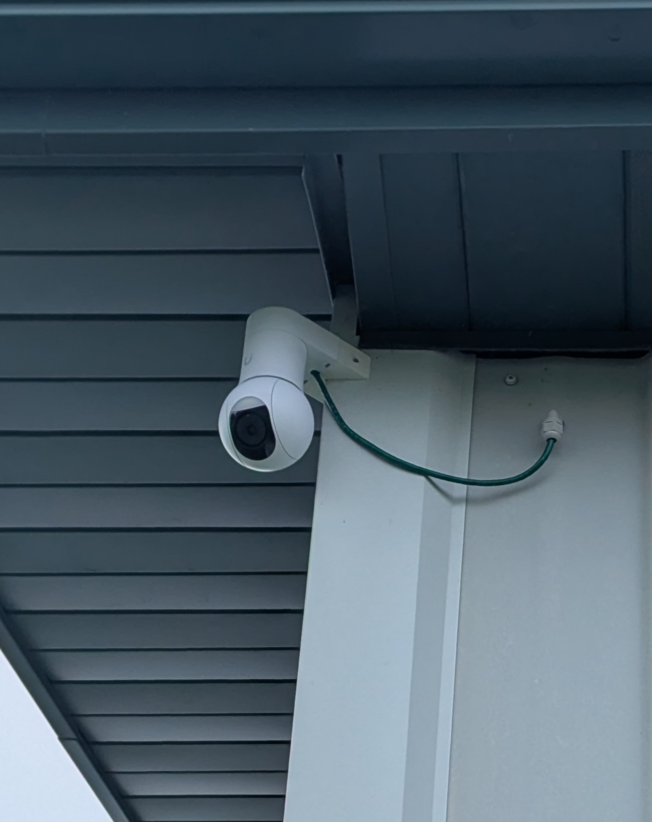 Ubiquiti G5 PTZ Corner Mount