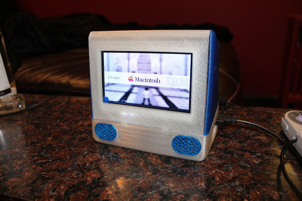 iPi G3 - Raspberry Pi powered mini iMac G3