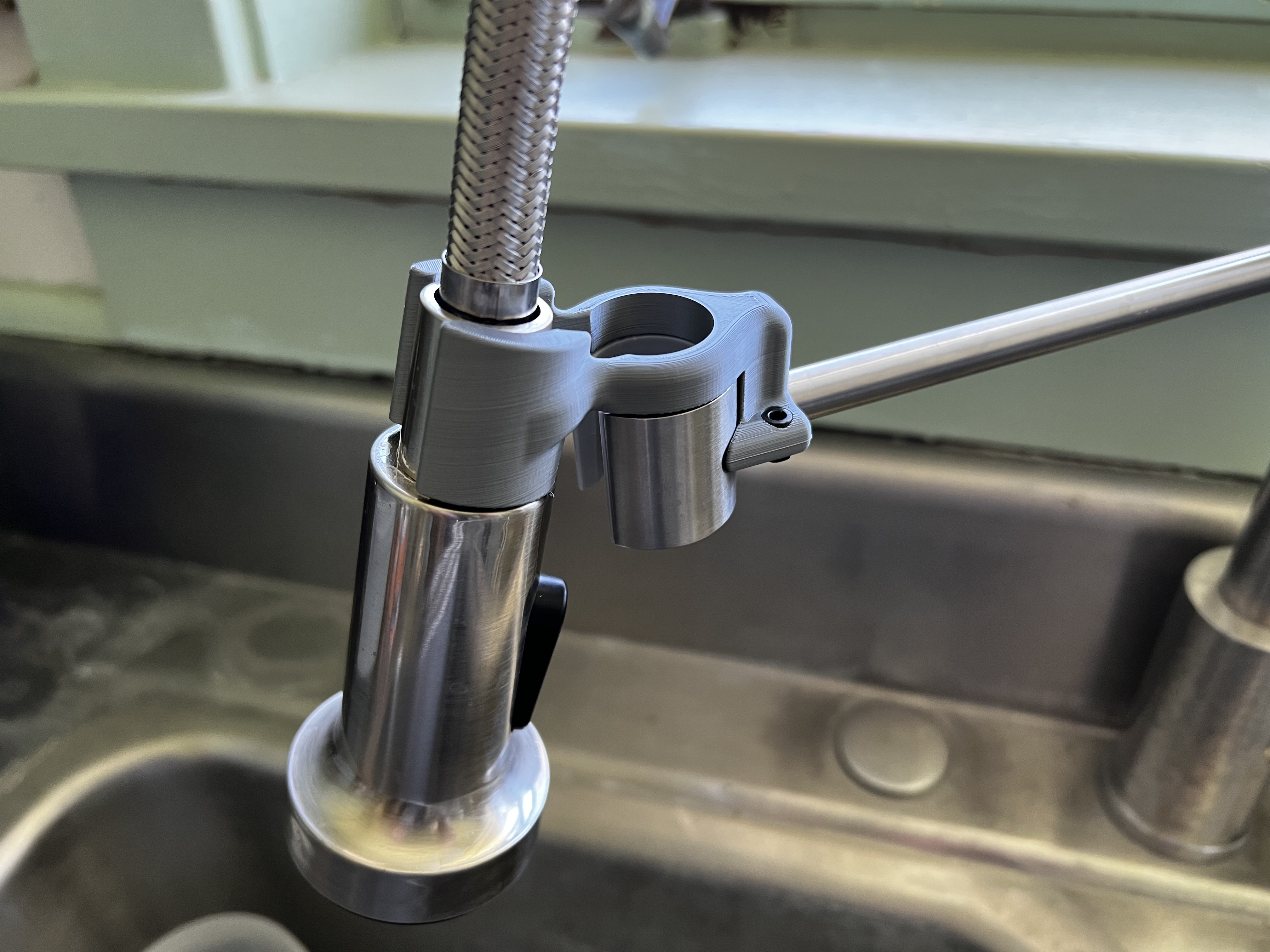 Faucet Nozzle Angled Gripper