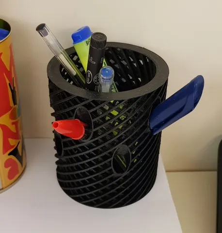 Triple spiral pen holder