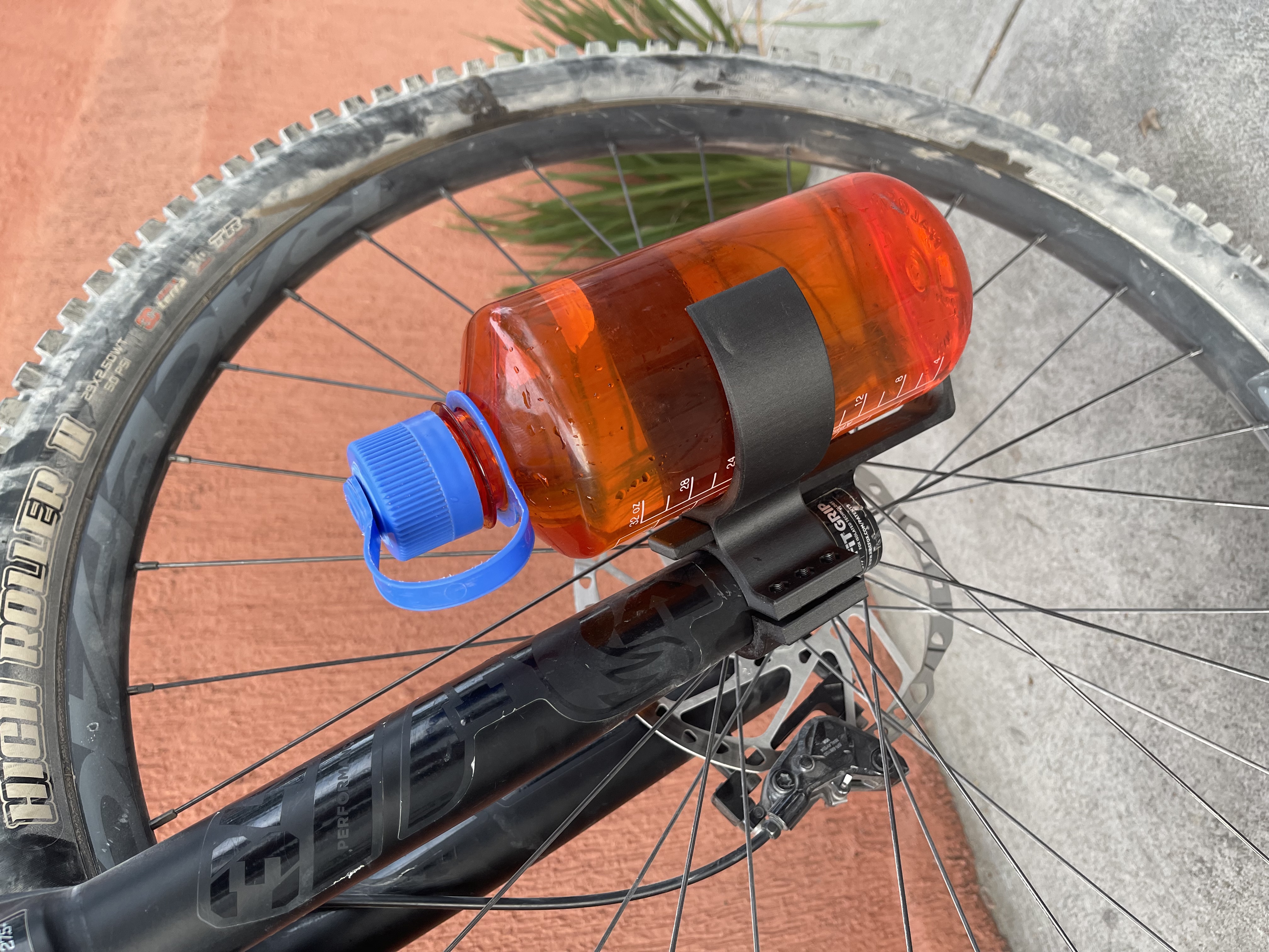 Bikepacking suspension bottle cage
