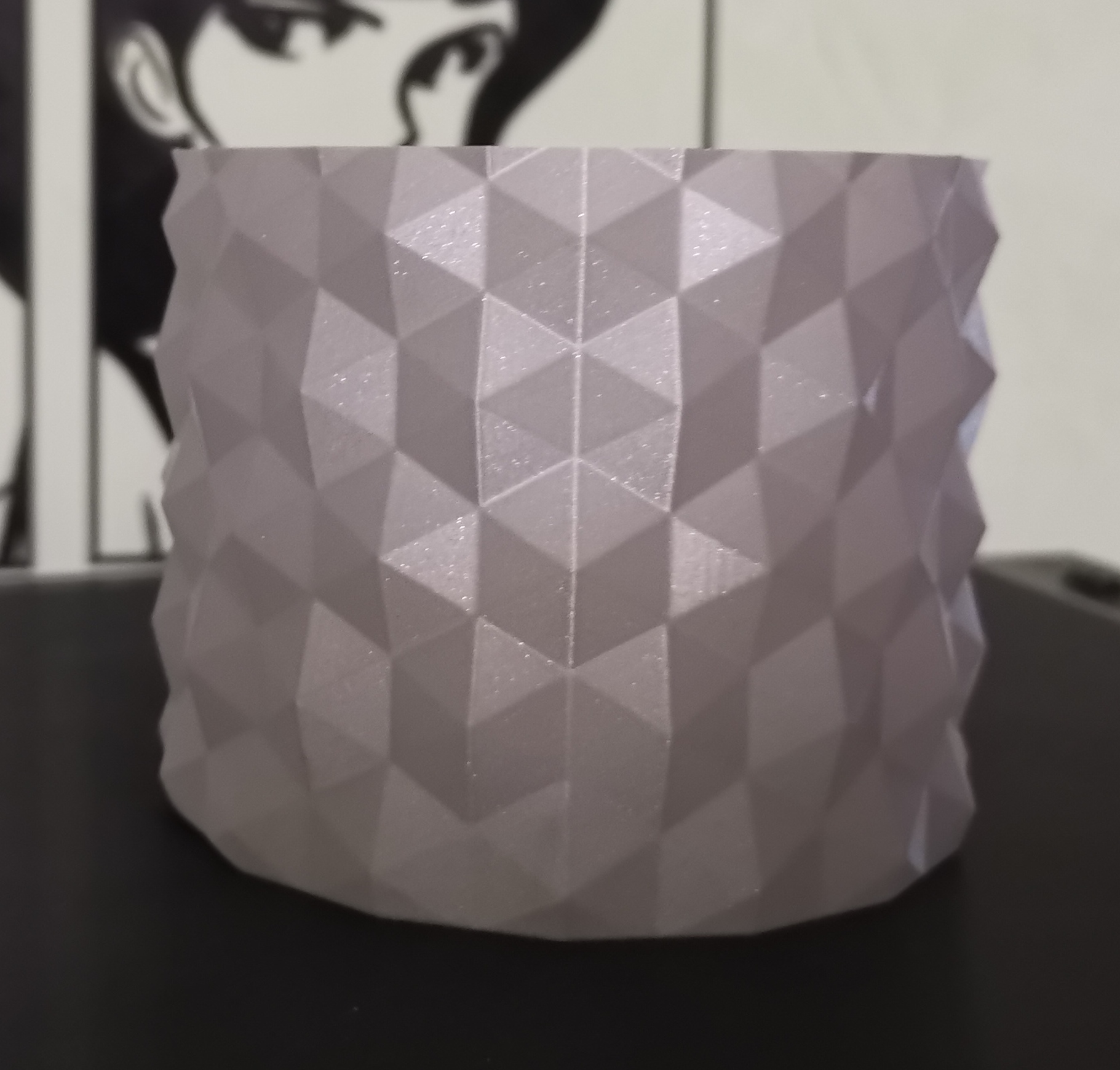 Hex Surface desktop trash bin in Spiral mode