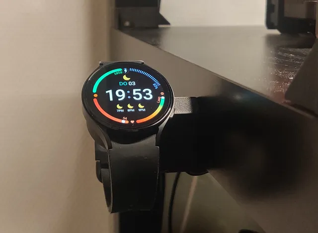 Samsung Galaxy Watch 4 charger dock