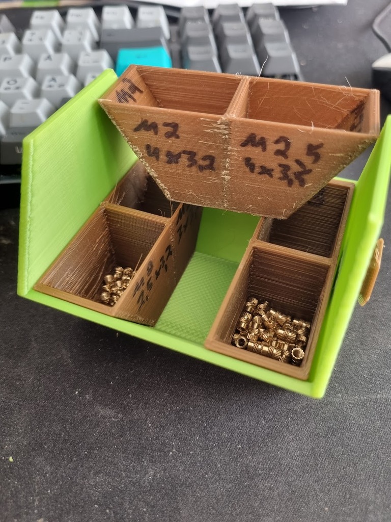 Miniatura 6 do modelo 3D Hive drawer inserts
