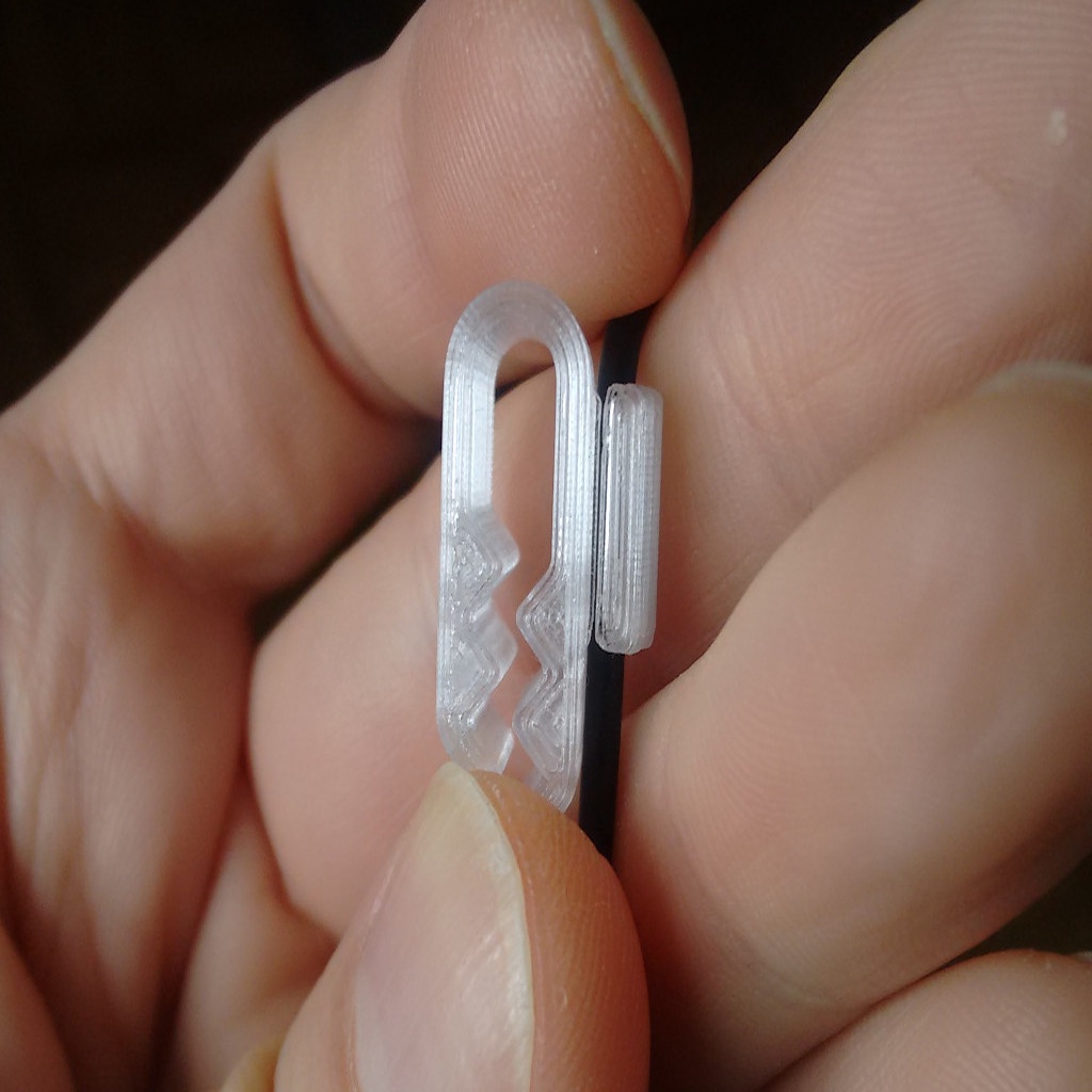 Minimal Earphone/Headphone cable clip by wavexx Download free STL
