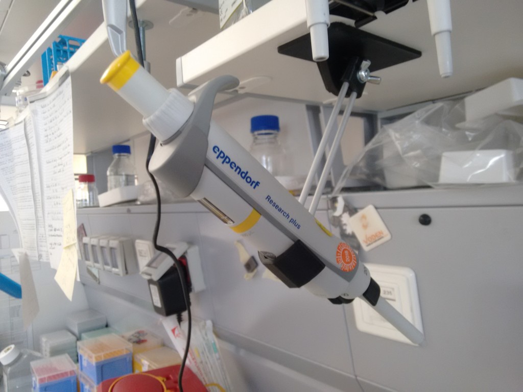 Deluxe Eppendorf pipette holder by wavexx Download free STL model