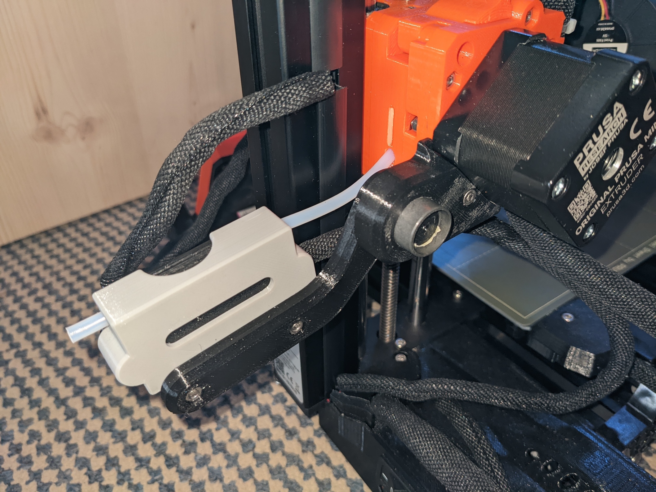 Swiveling holder for filament sensor