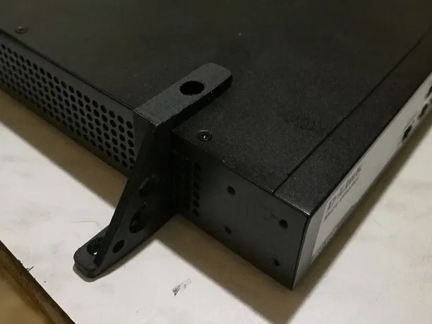 Wall Mount for a 19" 1U Network Switch (44-45 mm)