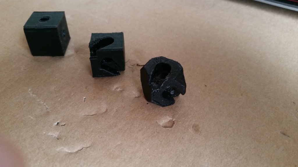 Miniatura 3 do modelo 3D 9G Servo based Universal Joint