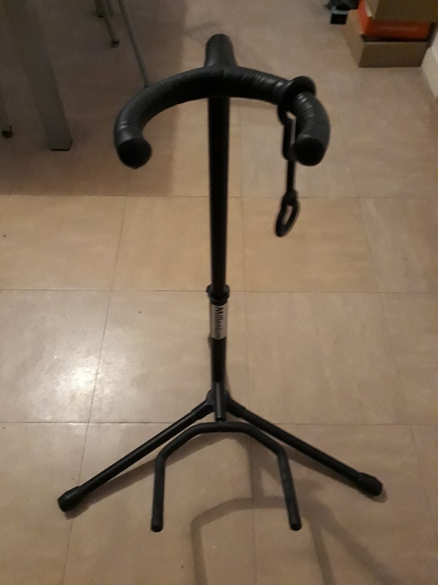 Millenium Guitar Stand — miniatura 2