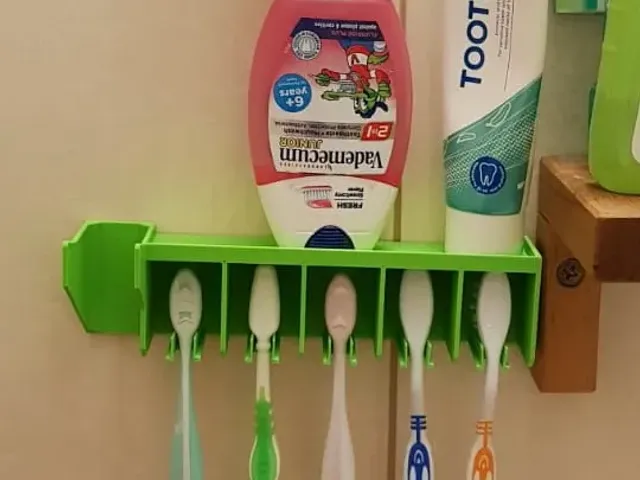 Wall toothbrush holder