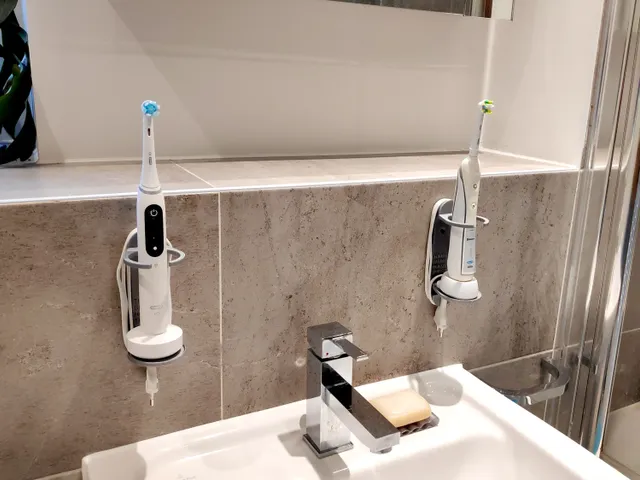 Oral B Universal charger stand