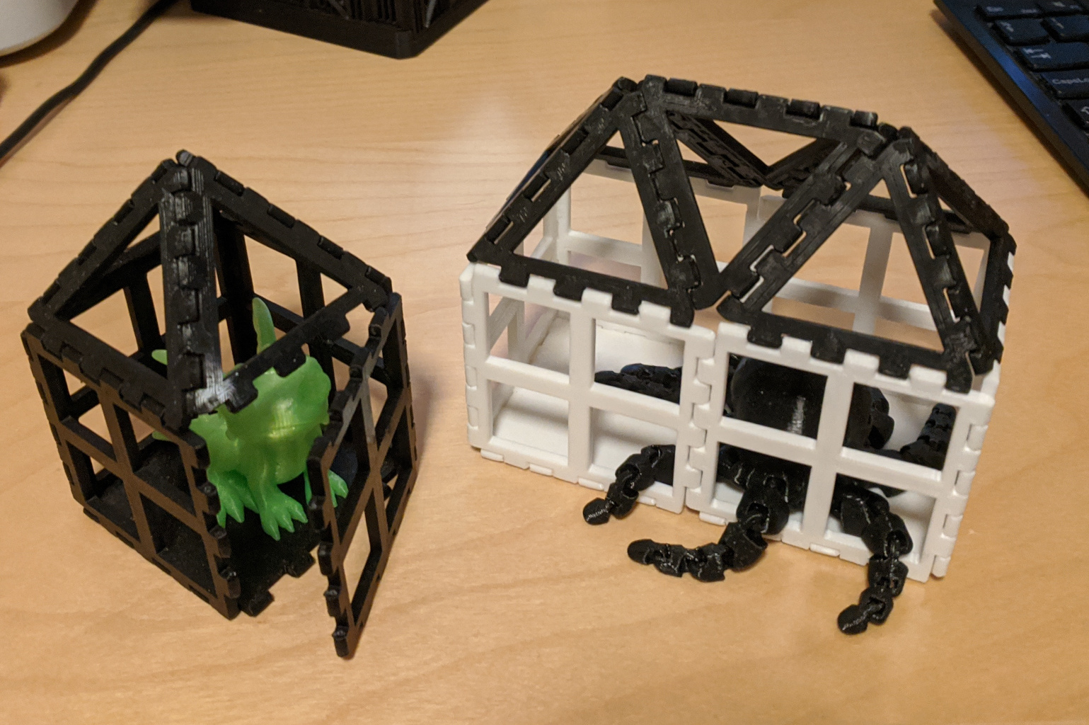 Expandable monster cage