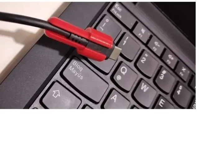 ThinkPad T14 - USB-C Cable Protector Power Adapter 65W