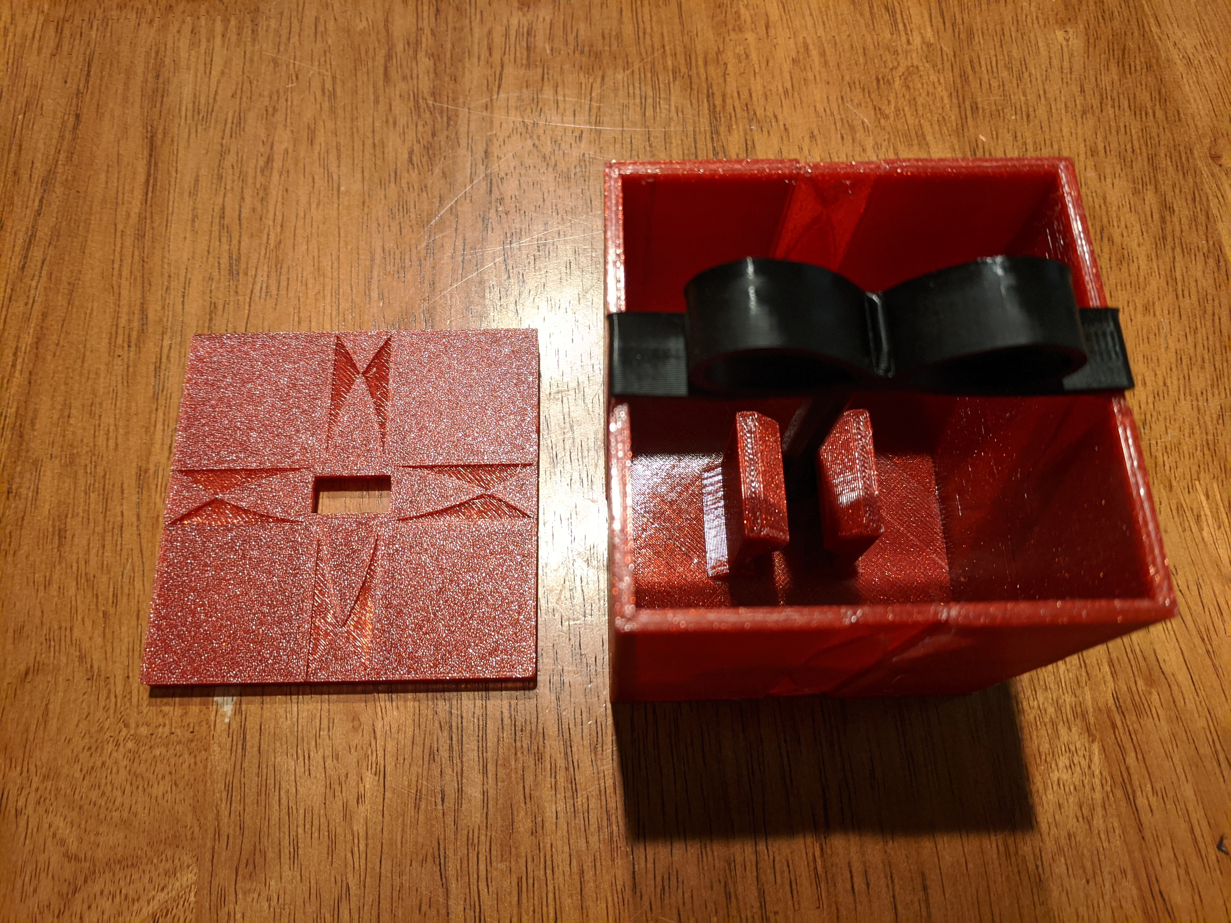 Miniatura 2 do modelo 3D Gift Box with Latch/Bow!