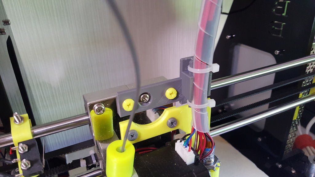 Parametric cable strain relief for extruder