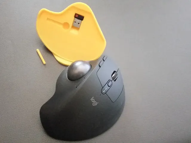 Logitech MX Ergo 40° Stand with Dongle and Cleaning Stick storage