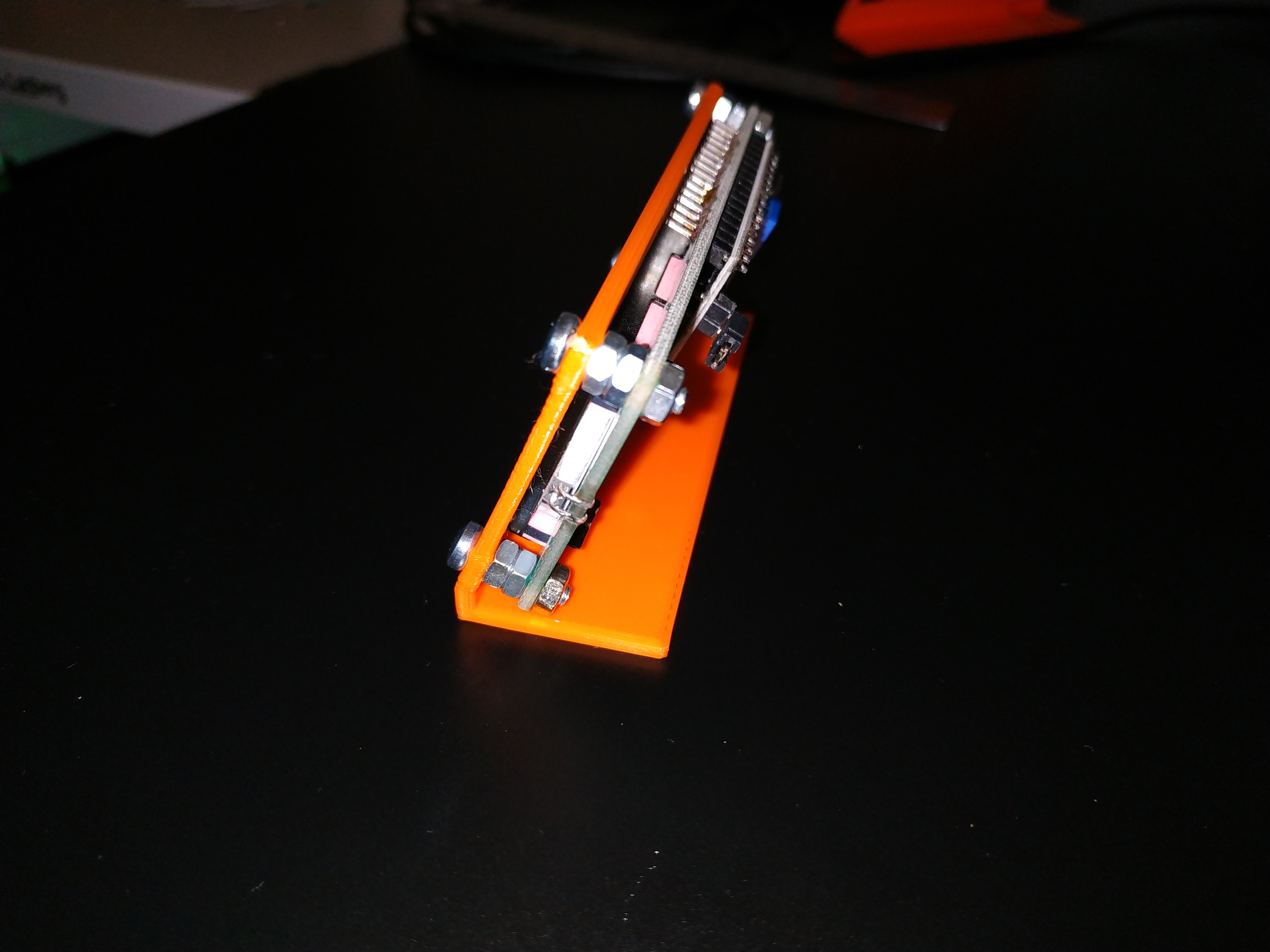 Miniatura 4 do modelo 3D Simple LCD 1602 tilted holder - bracket