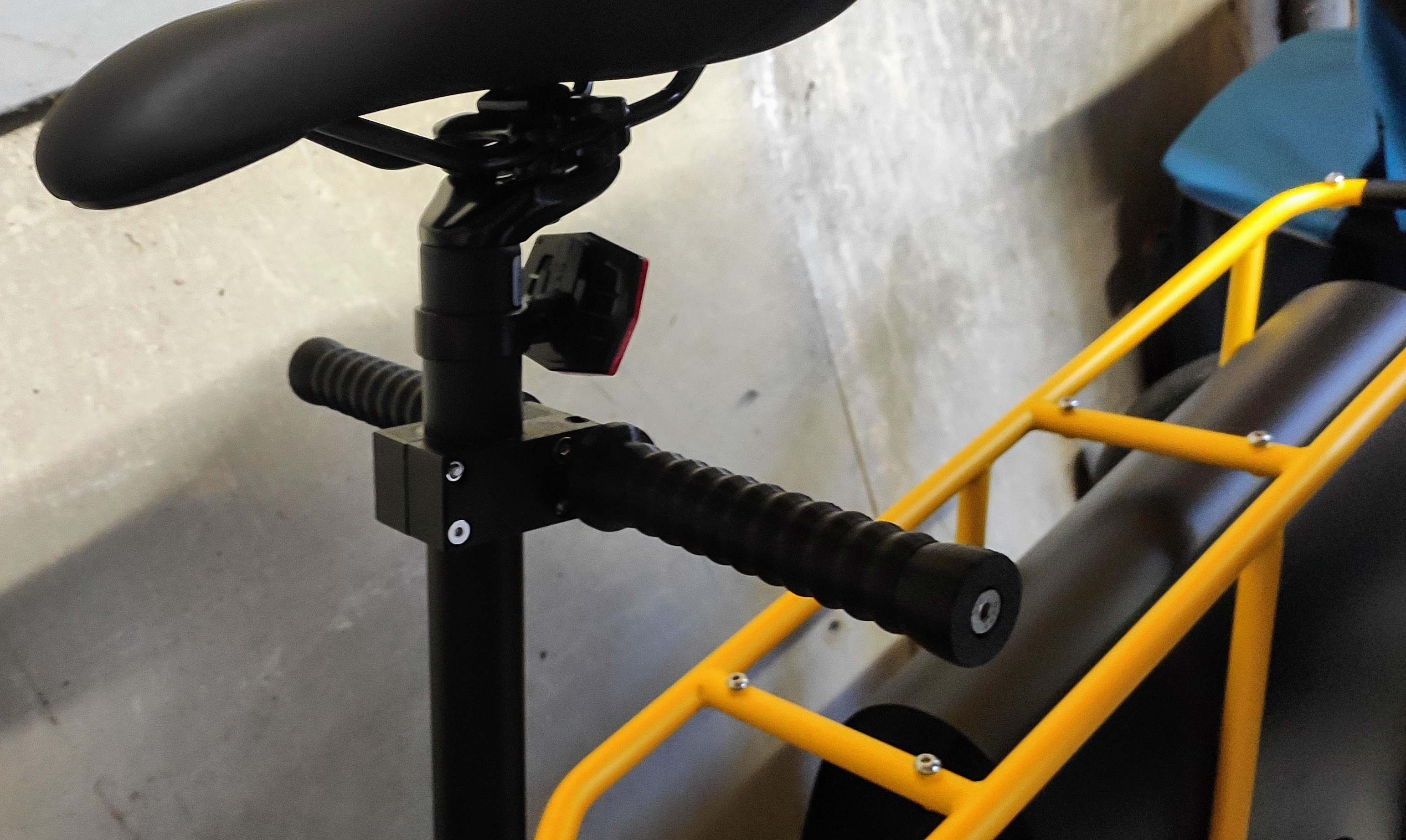 Handle bar for cargo bike passengers on bicycle rack by Janoe
