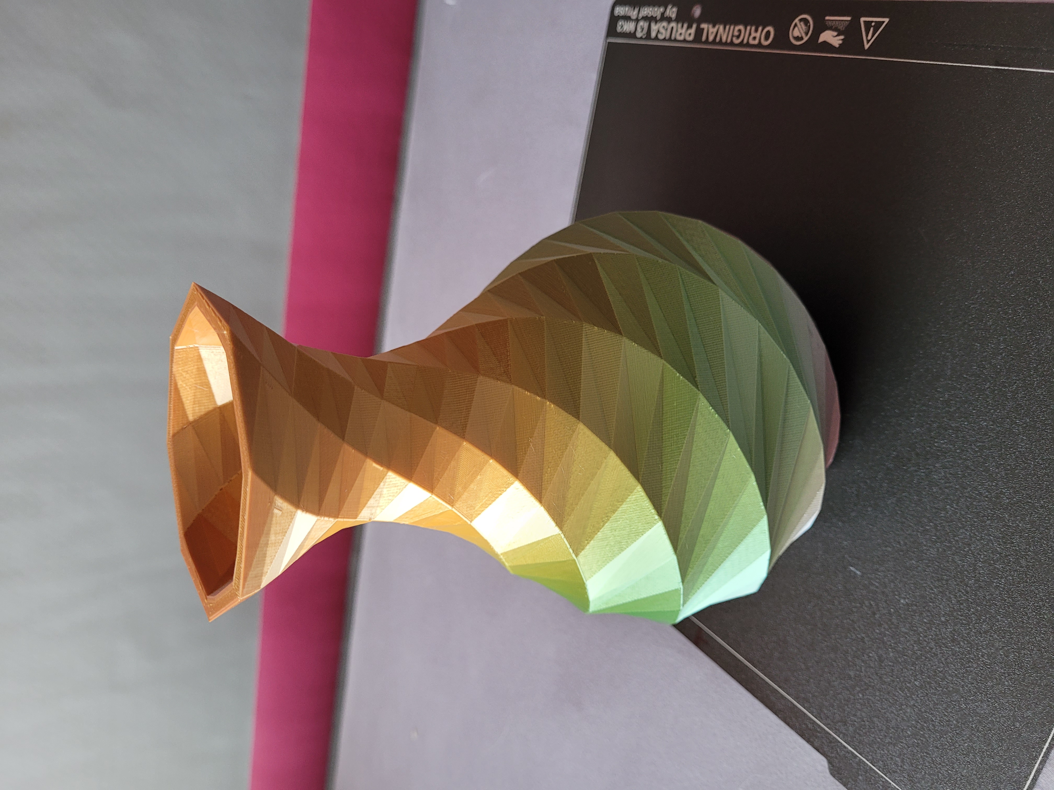 Vase rainbow, duhová váza