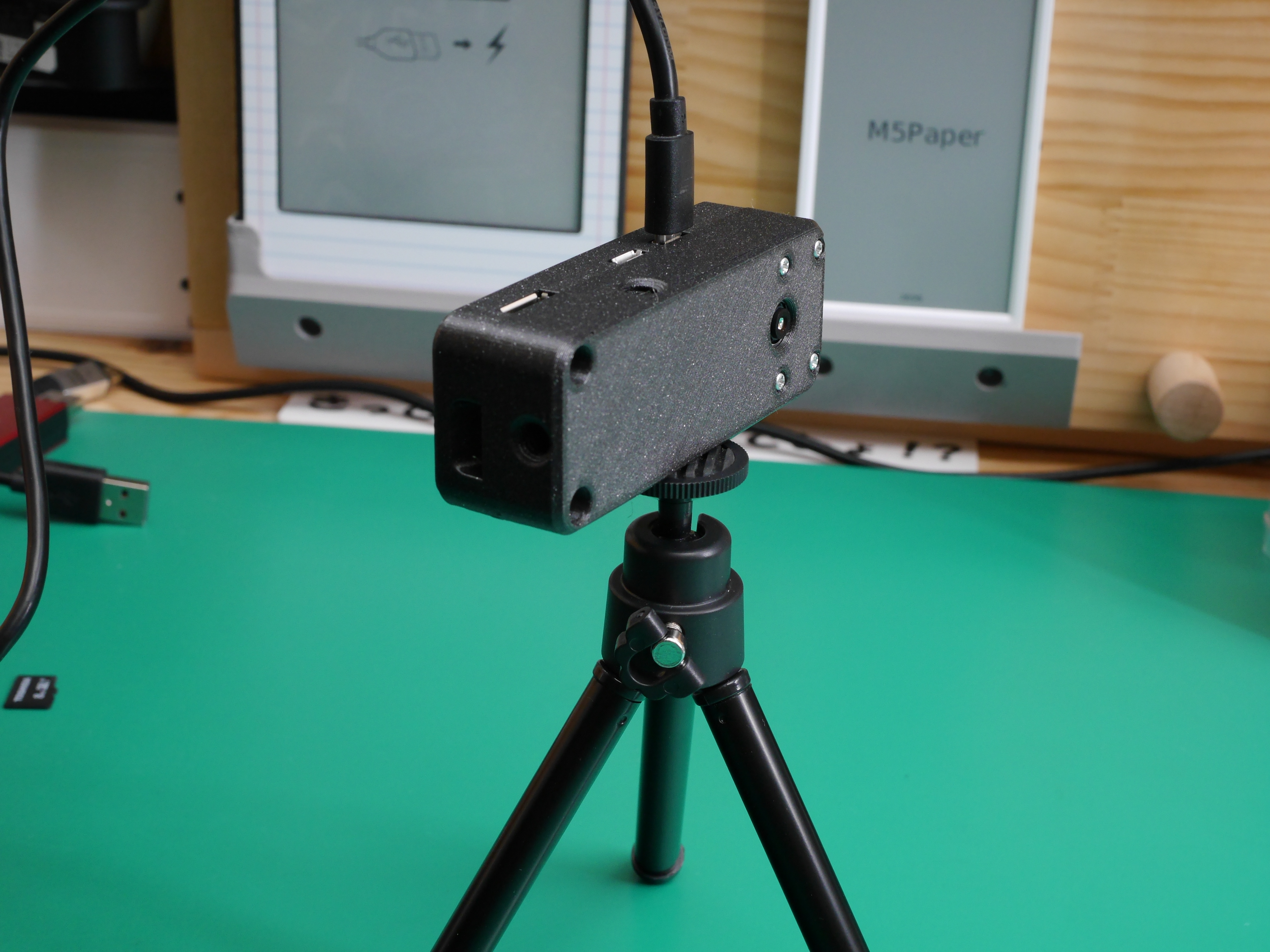 Ultra small Pi Zero Case with Arducam 16MP autofocus camera for Tripod.