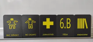 Štítky na dveře
