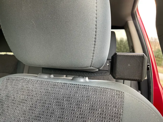Headrest speaker bracket