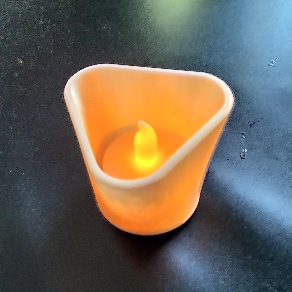 Miniatura 3 do modelo 3D Simple LED tealight holder