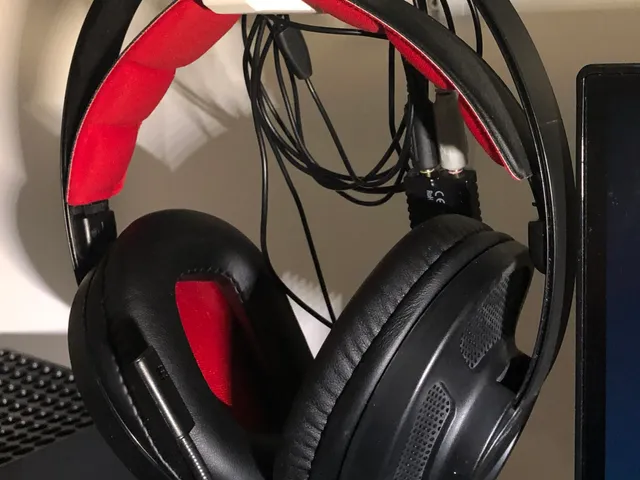Headphones holder