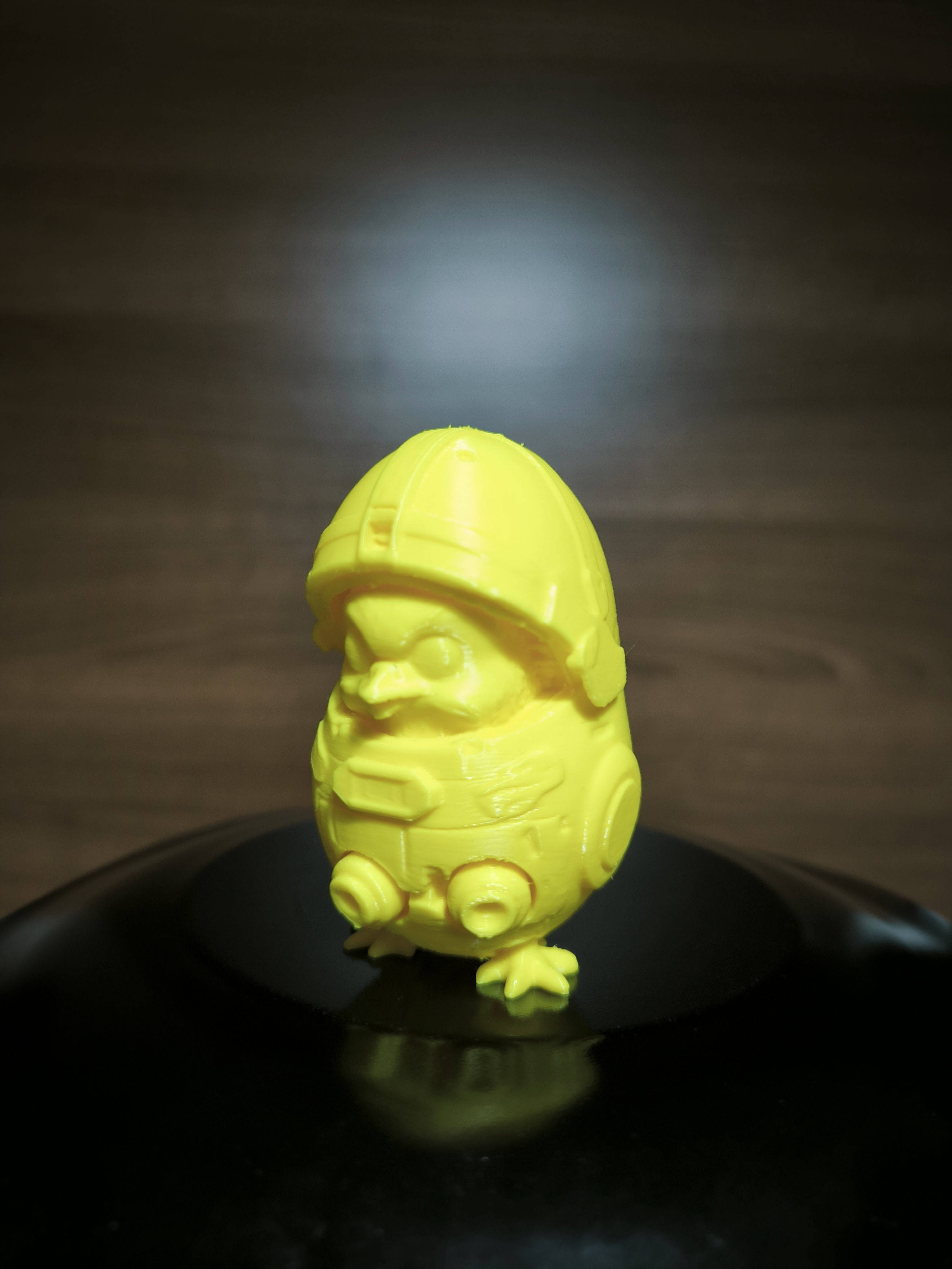 Miniatura 3 do modelo 3D Easter Chick - Egg Exo SpaceSuit