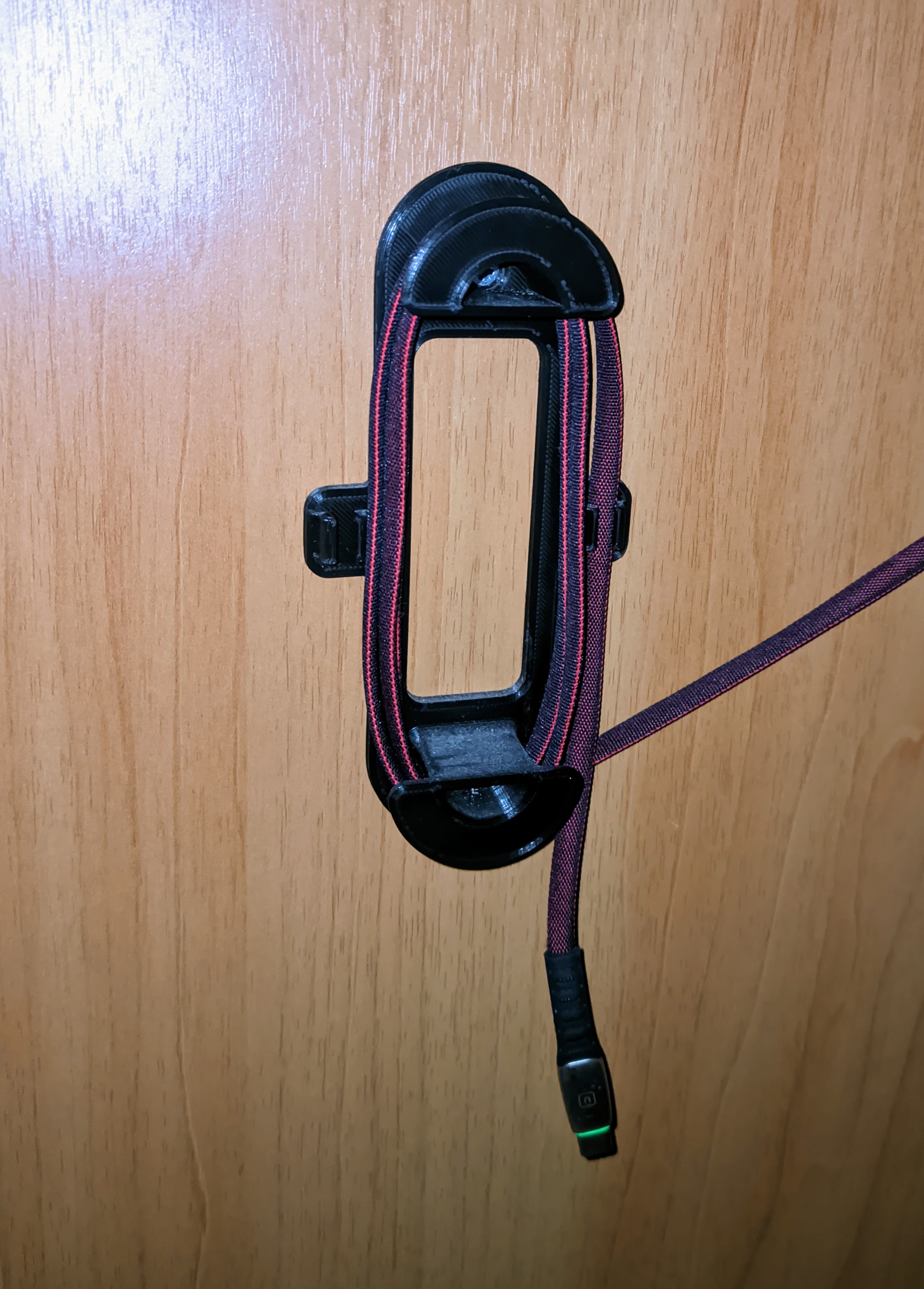 Cable holder with hooks