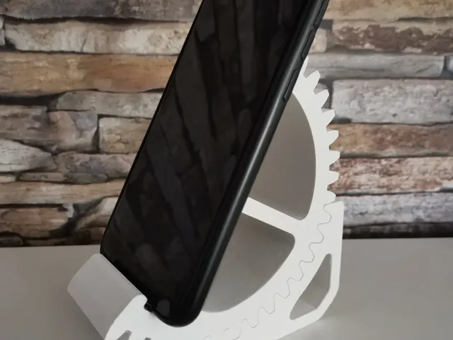 Geared Smartphone Holder