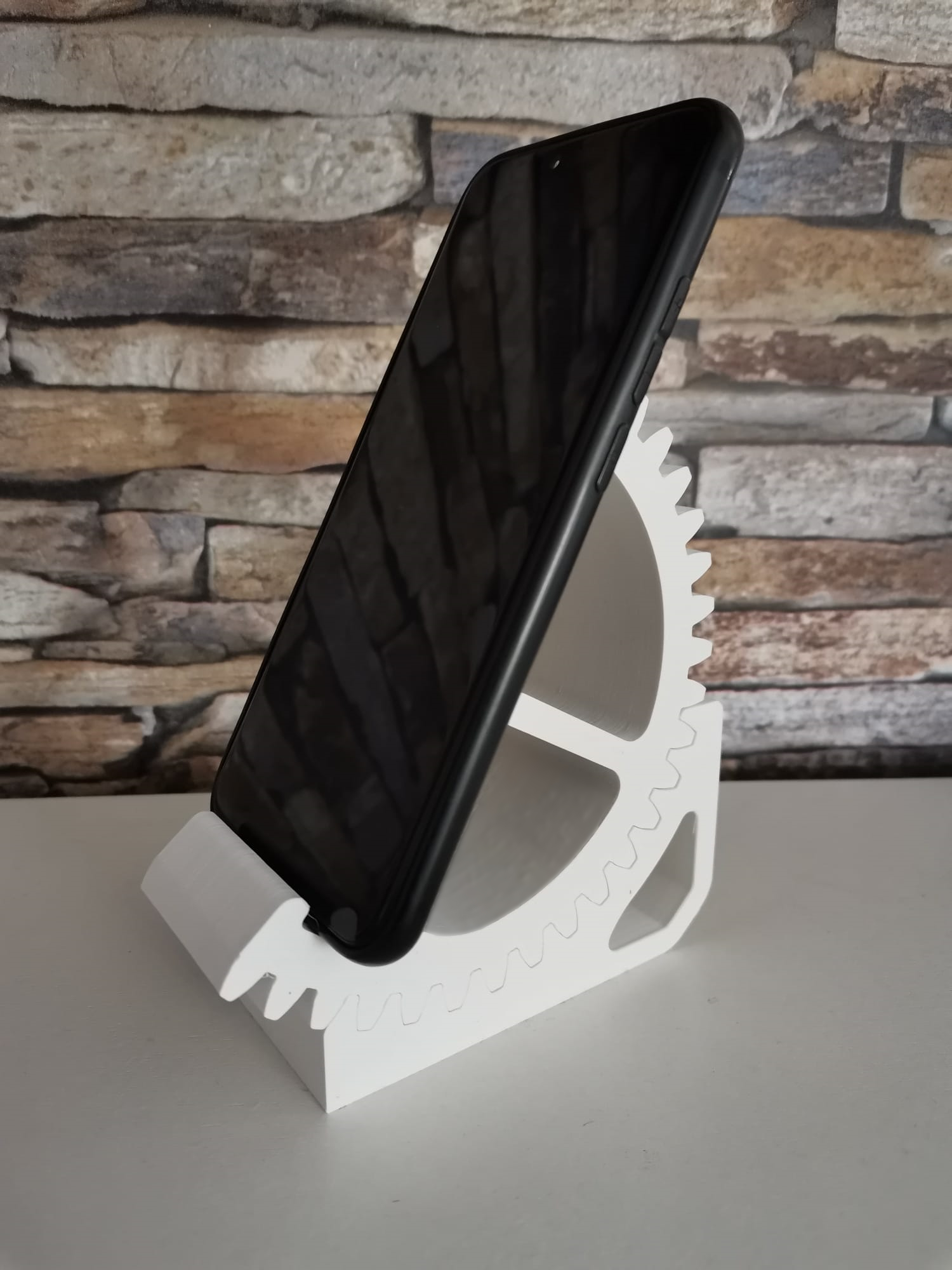 Geared Smartphone Holder