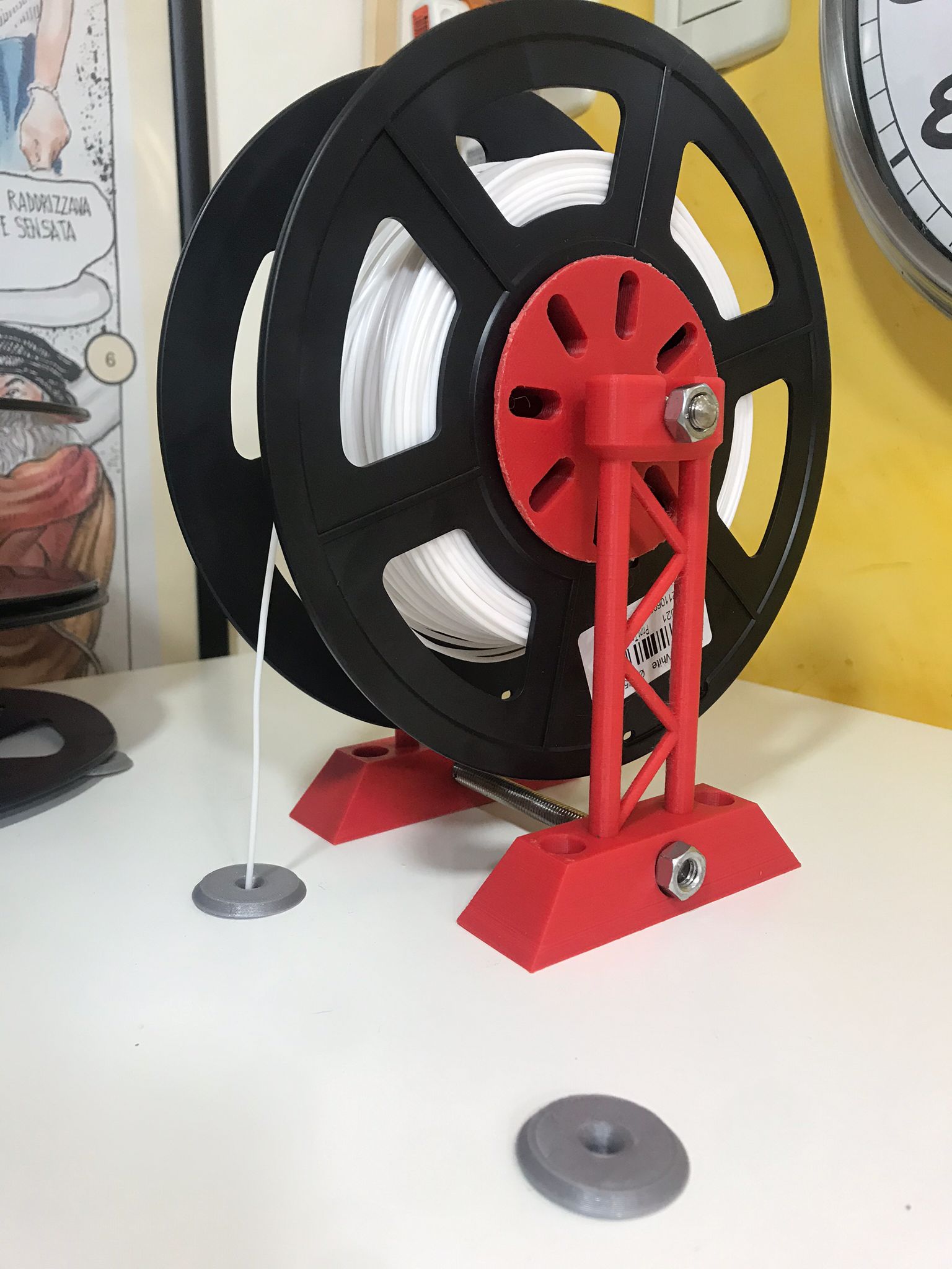 Spool holder with bearings