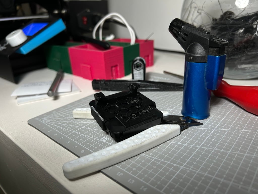 Crucial X9 tablet/laptop holder