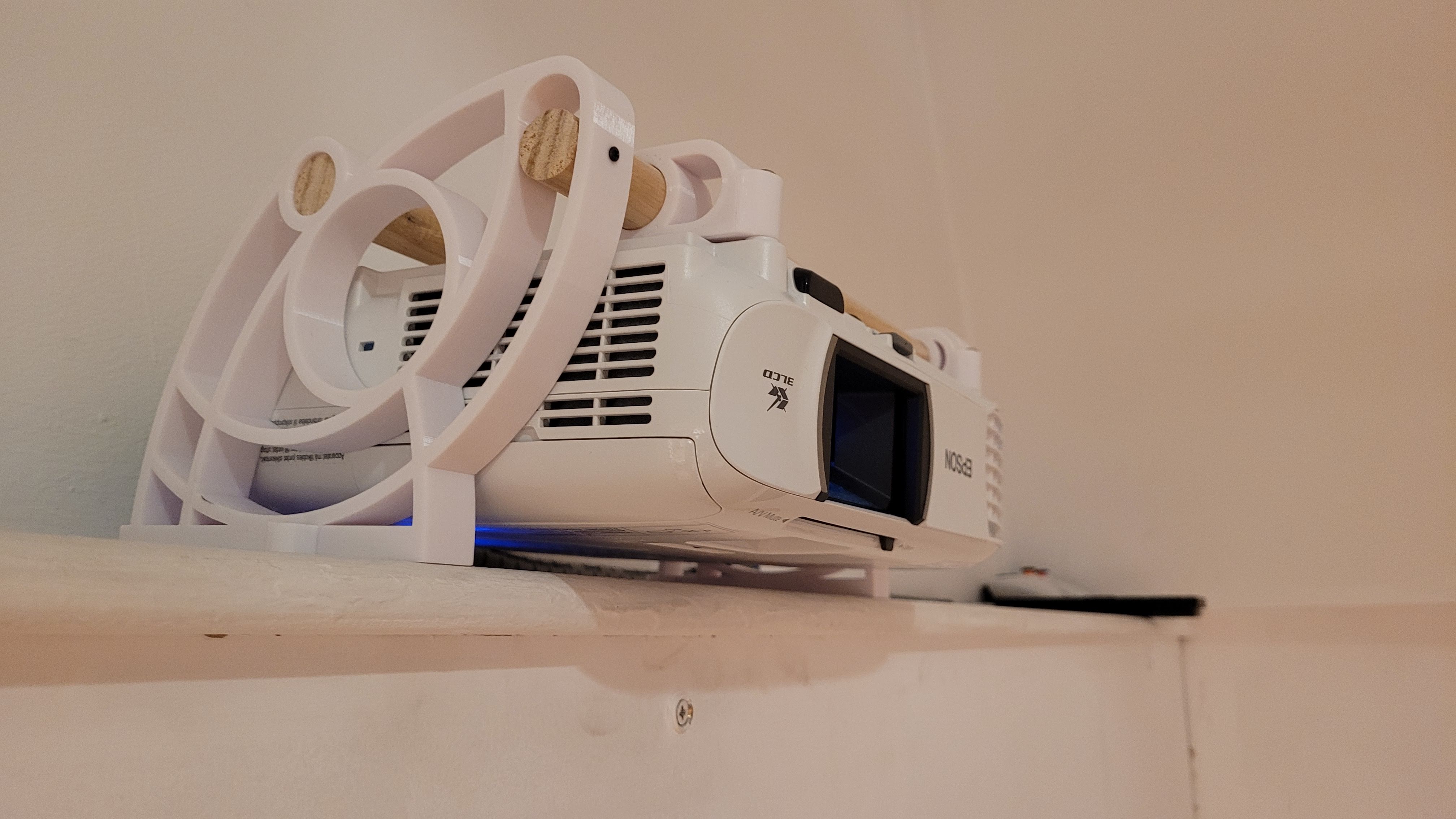 Universal Video Projector Mount by Olo Deepdelver Download free STL