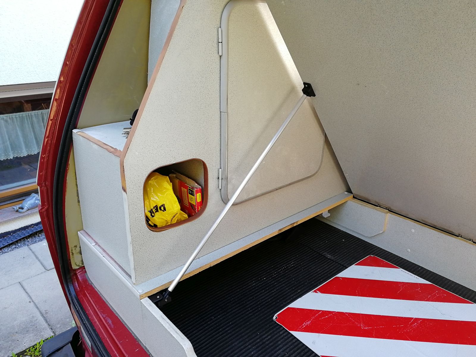 Support for load compartment lid (Vanagon, T3 Reimo)