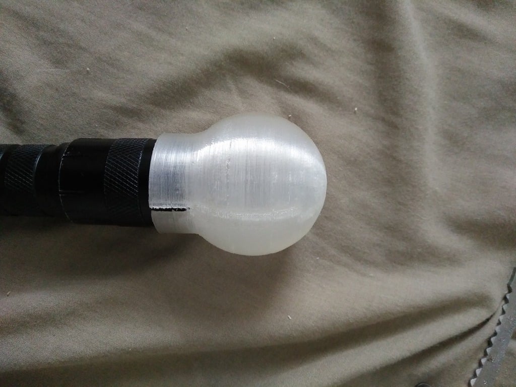 Flashlight globe diffuser
