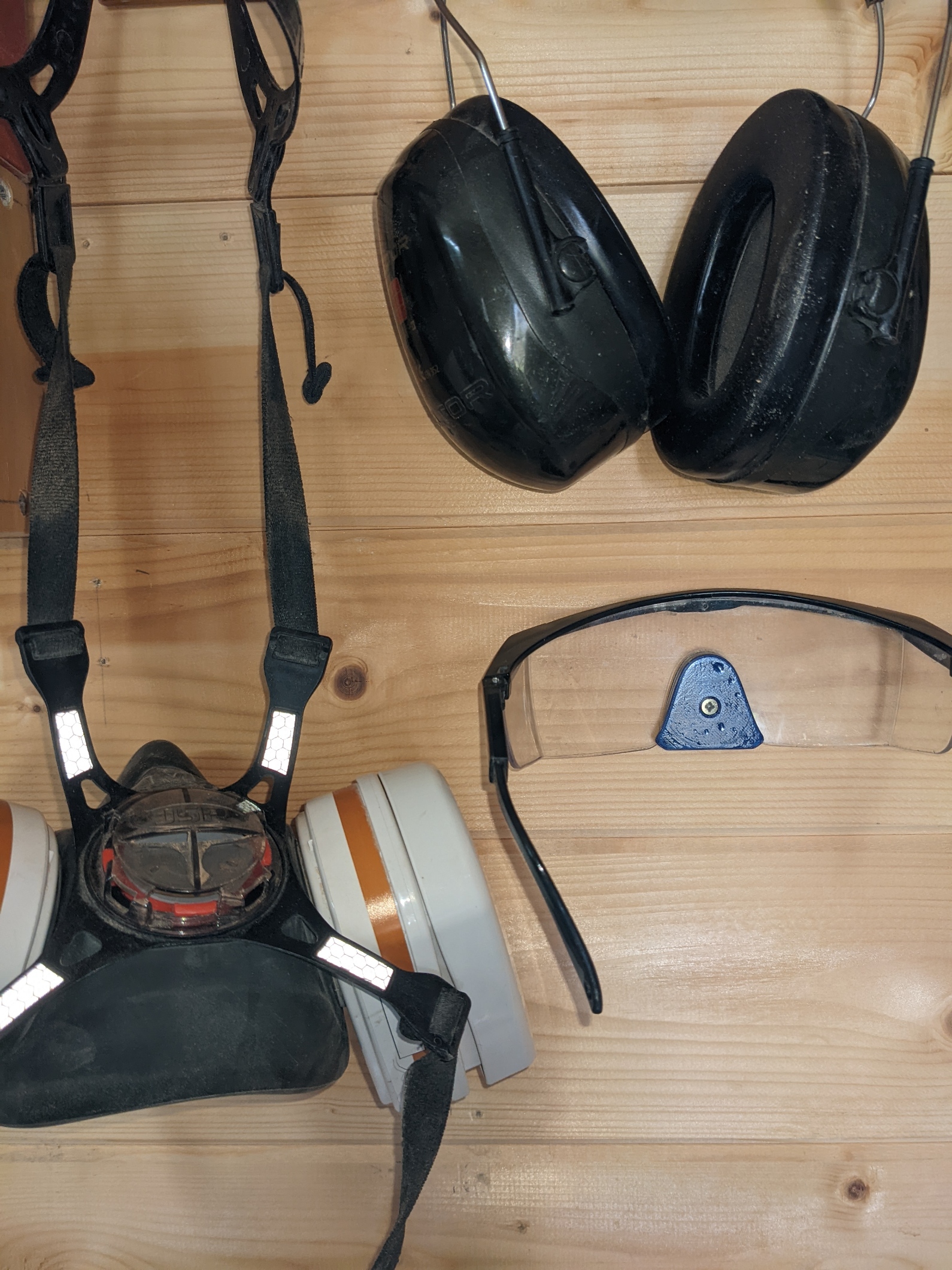 Holder for Safety goggles by HolzerMax Download free STL model