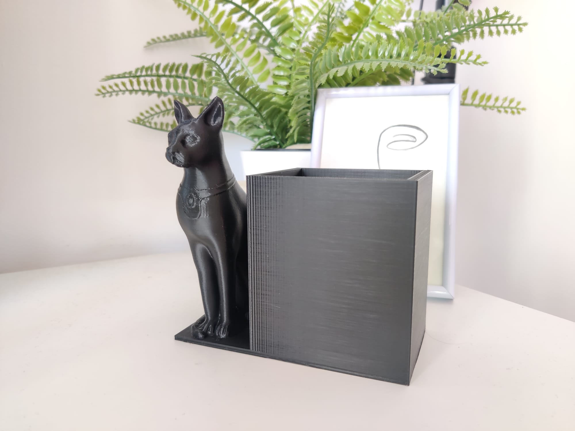 Egyptian cat pen holder