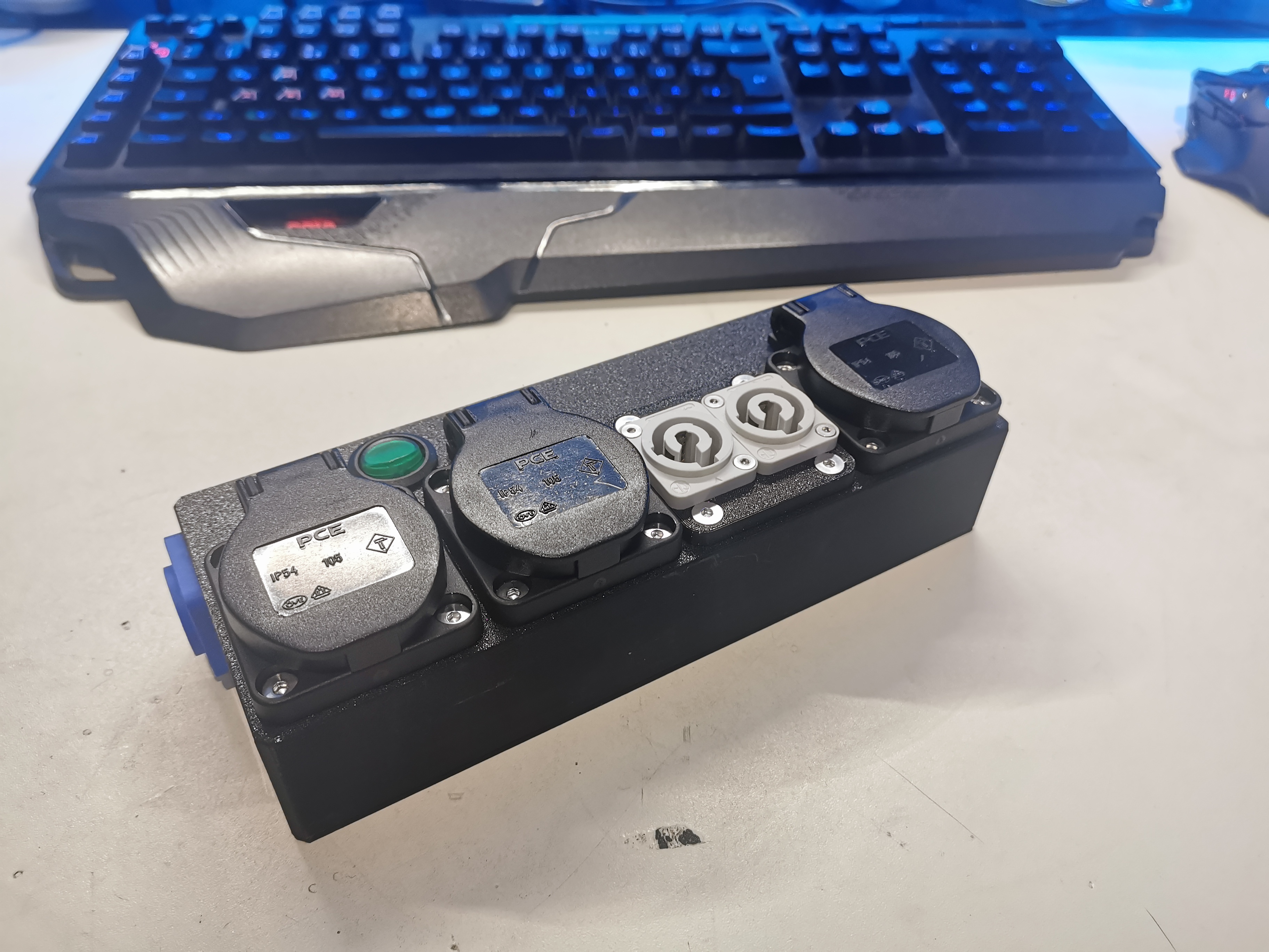 PowerCon Power Distributor — miniatura 6