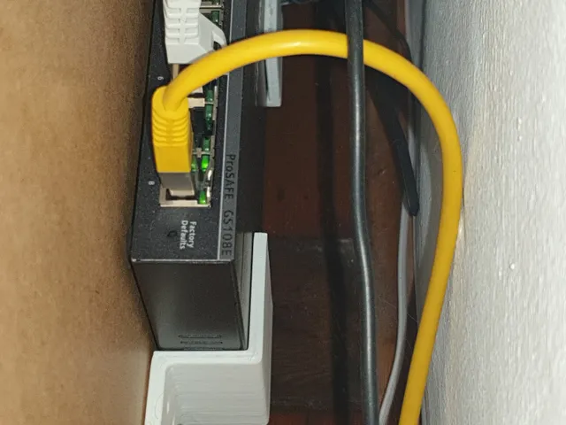 Netgear 8 Port (GS108) Switch wall mount
