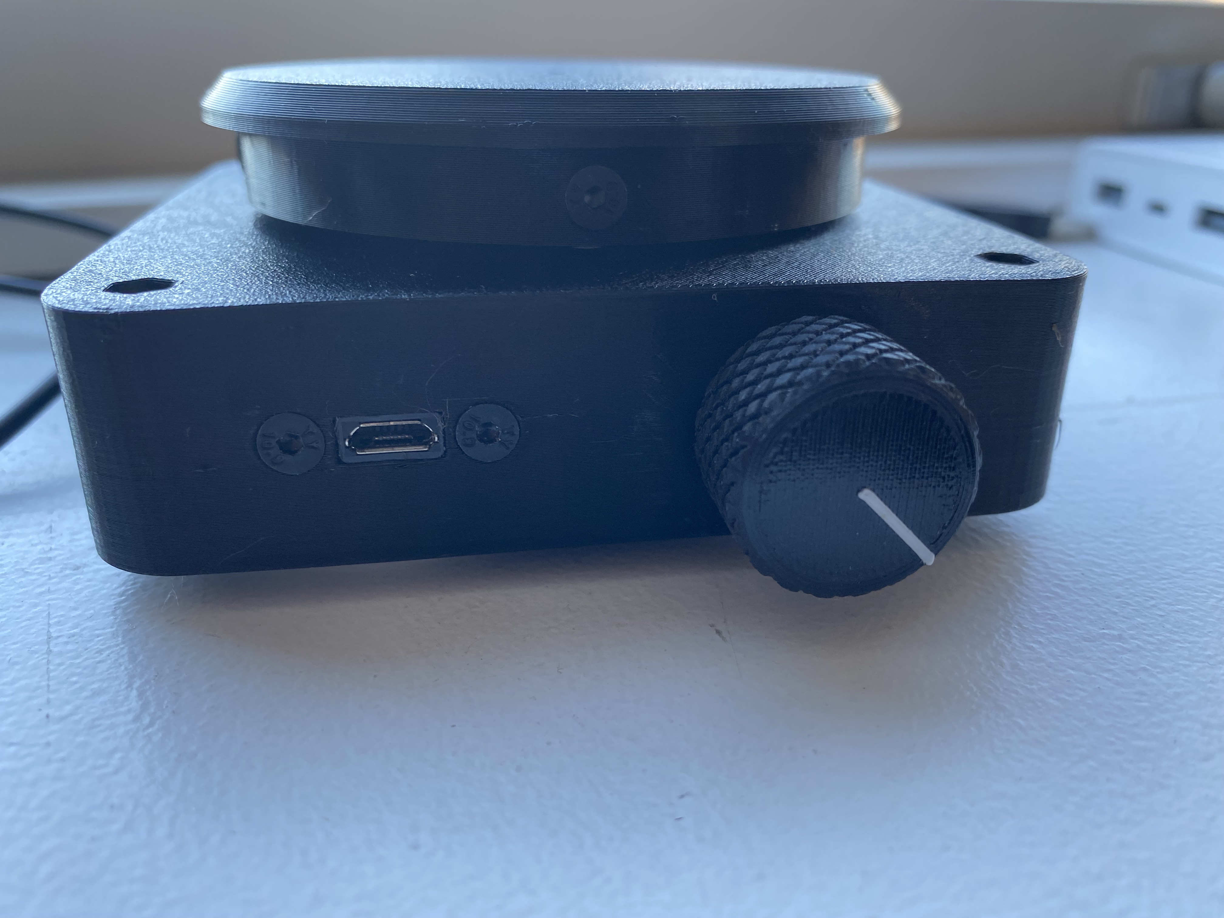Spinning platform for photography - USB port