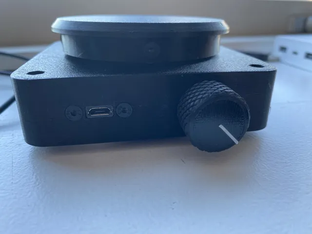 Spinning platform for photography - USB port